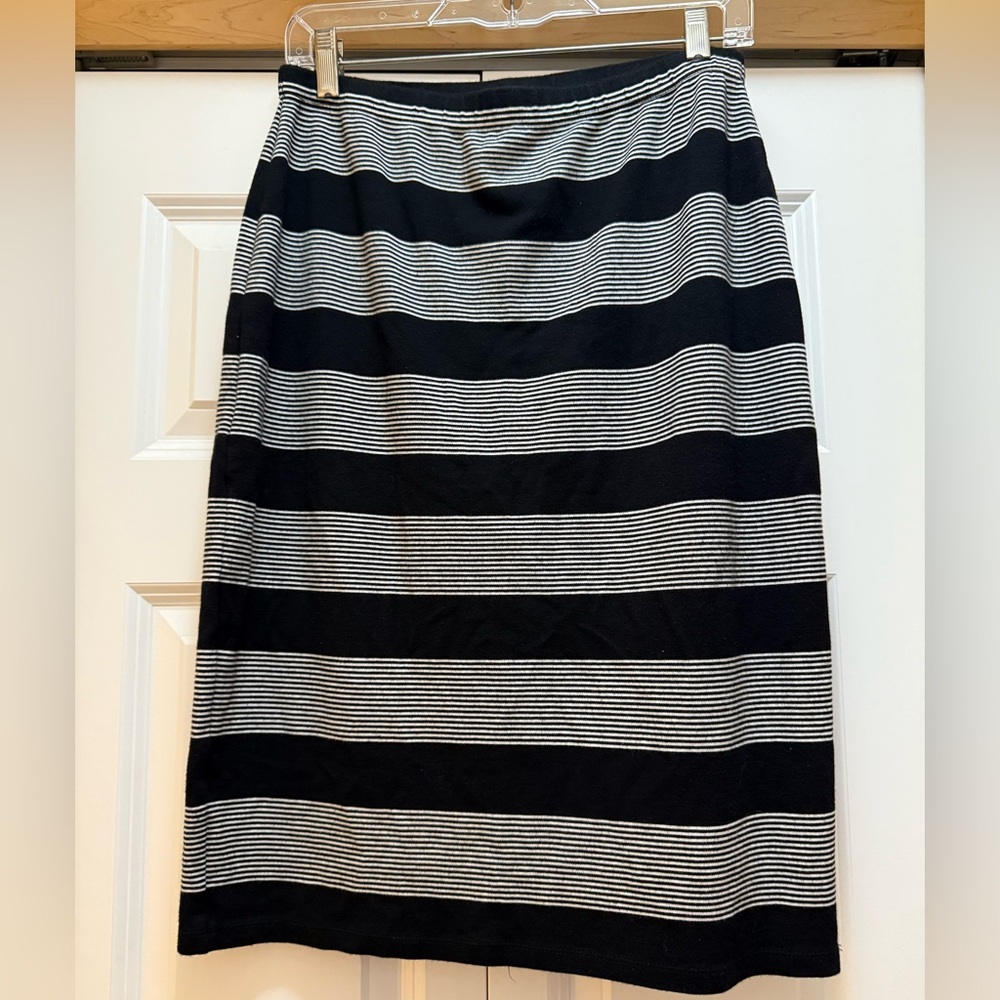 Max Studio Black and Gray Knee-Length Pencil Skirt